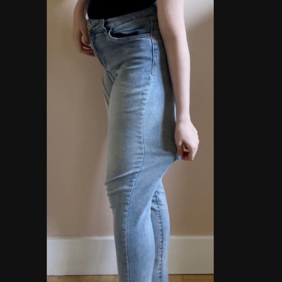 Light Wash High-Rise Super Skinny Jeans - Picture 5 of 6